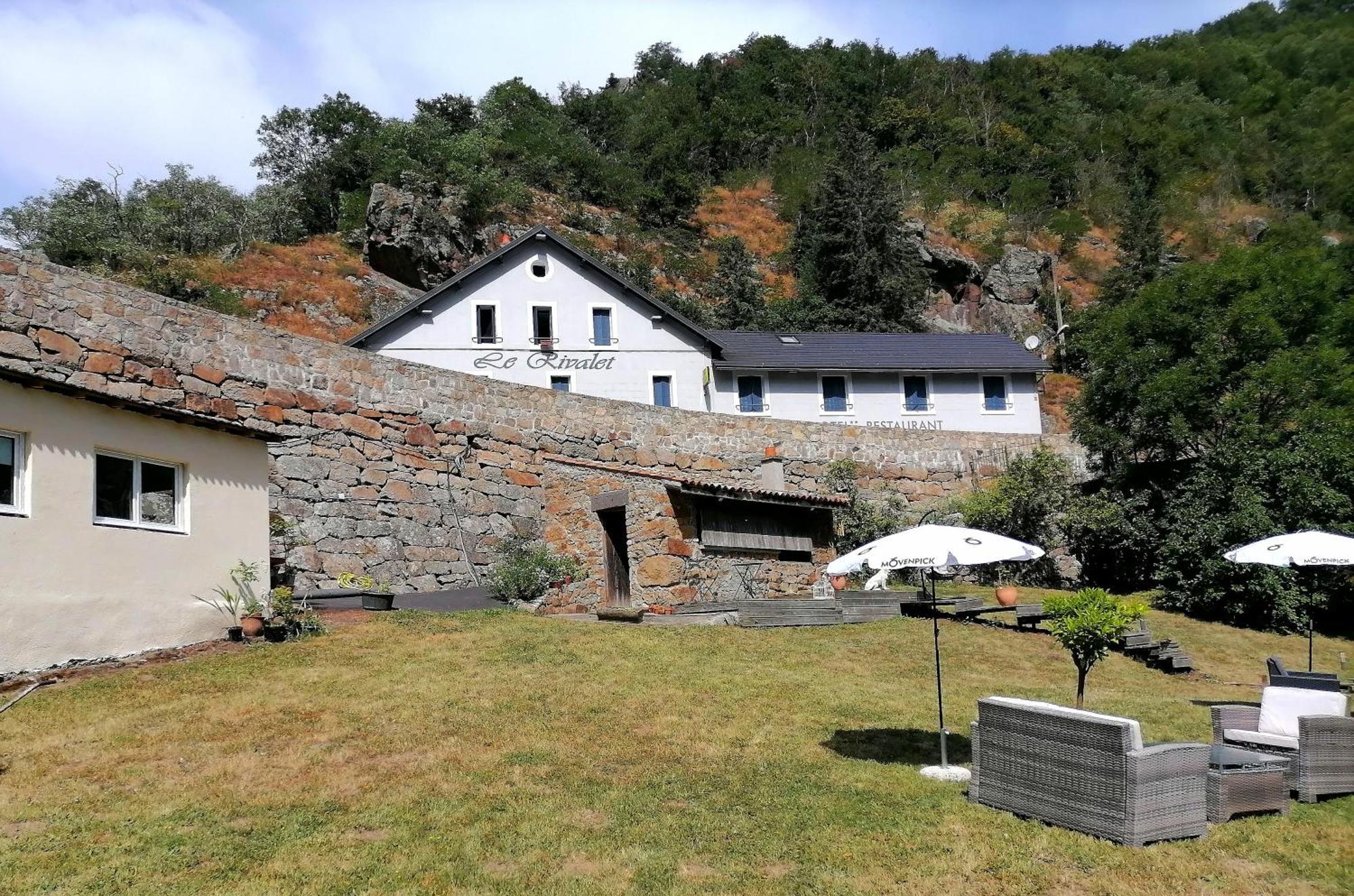 Le Rivalet Hotel Montaigut-le-Blanc  Bagian luar foto